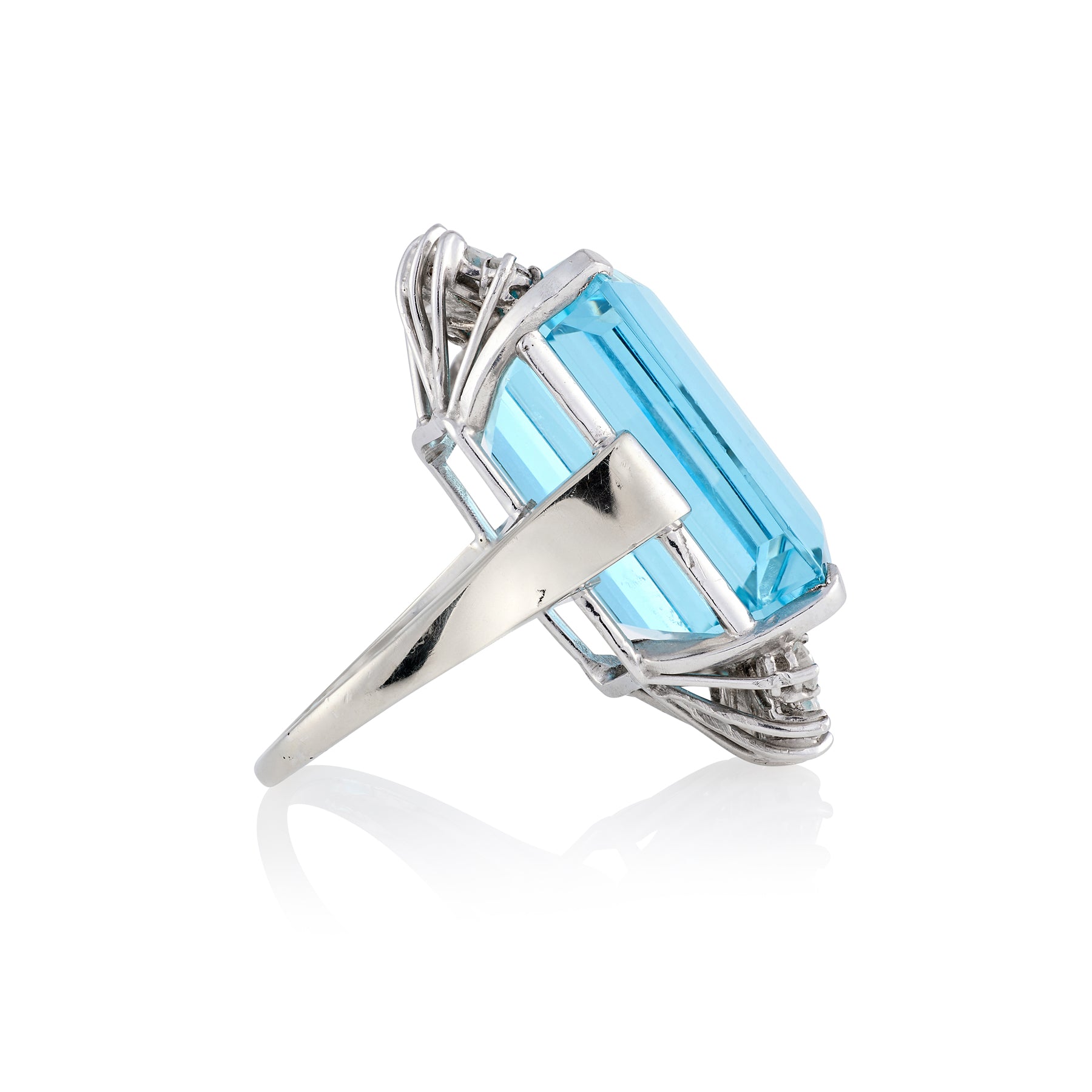 25.54ct Aquamarine and Diamond Ring