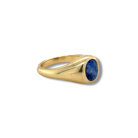 Royal Blue Ceylon Sapphire and 18ct Gold Ring
