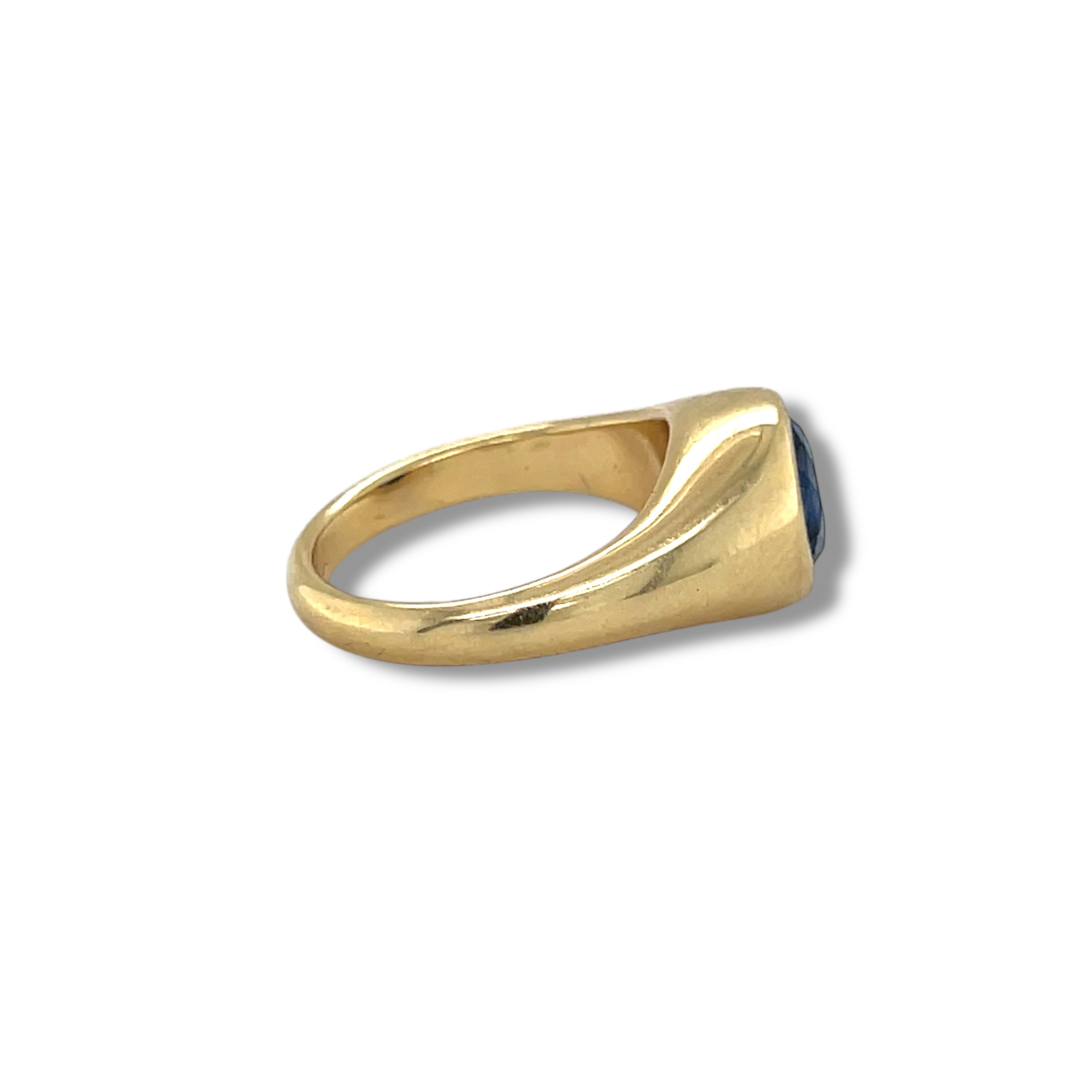 Royal Blue Ceylon Sapphire and 18ct Gold Ring