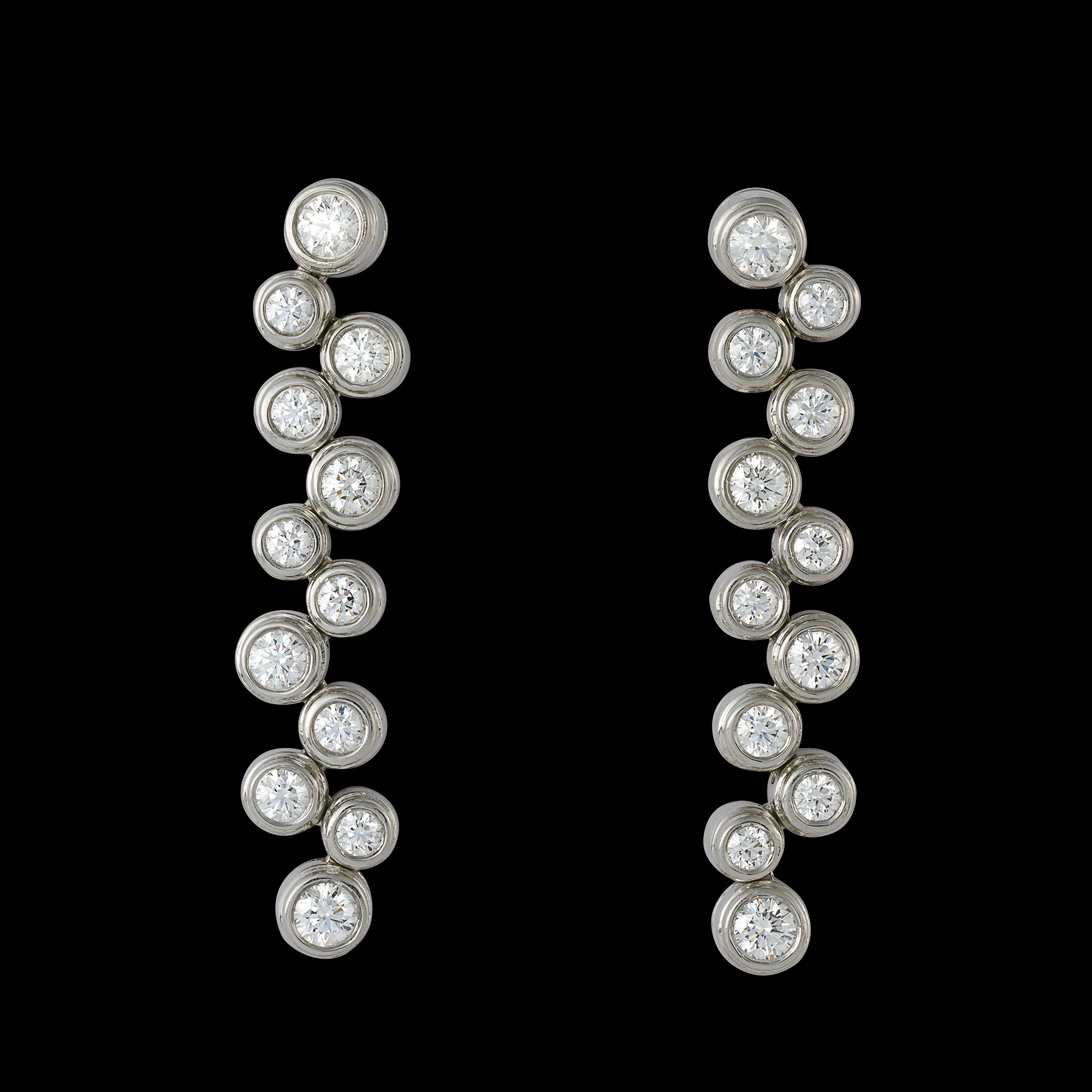 Round Brilliant Diamond Stud Earrings in Platinum - Kwiat